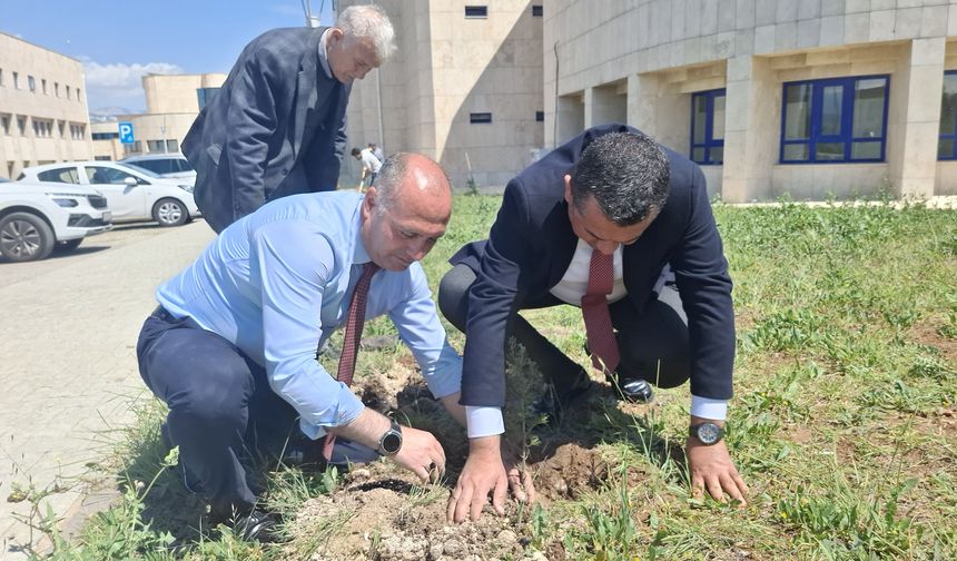 KSÜ’de Fidan Dikme Etkinliği Yapıldı
