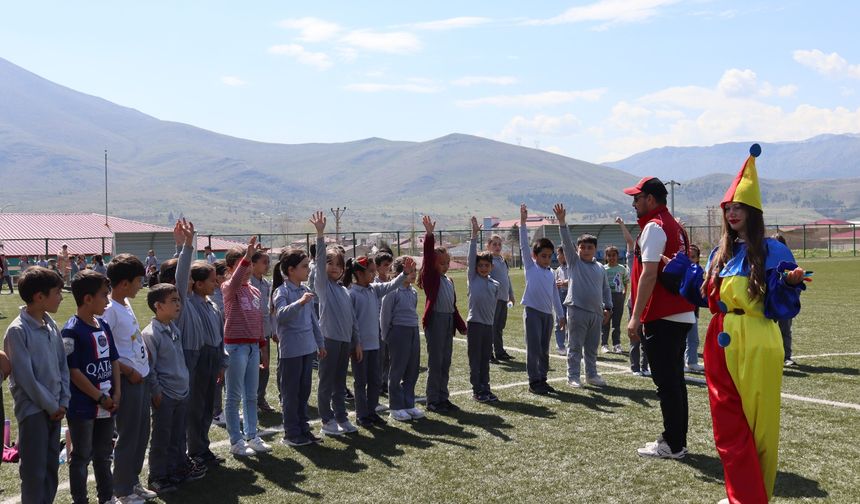 Ekinözü’nde Geleneksel Çocuk Oyunları Şenliği Renkli Görüntülere Sahne Oldu