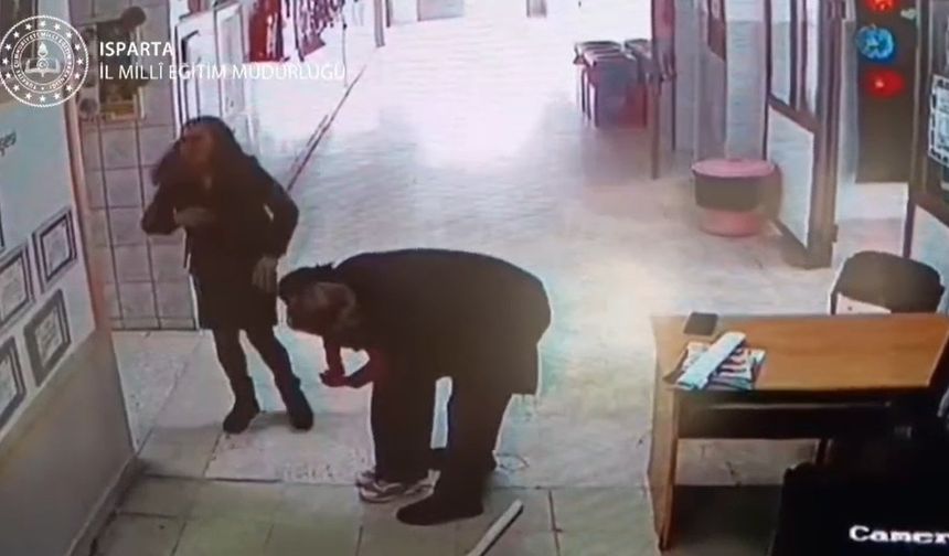 Sınıfta ölümle burun buruna gelen öğrenciye öğretmeni can oldu