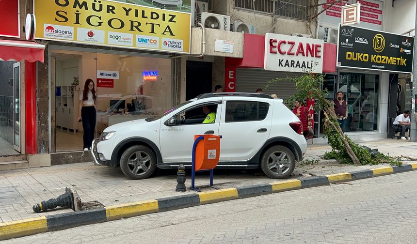 Fren Yerine Gaza Basınca Kaldırıma Çıktı