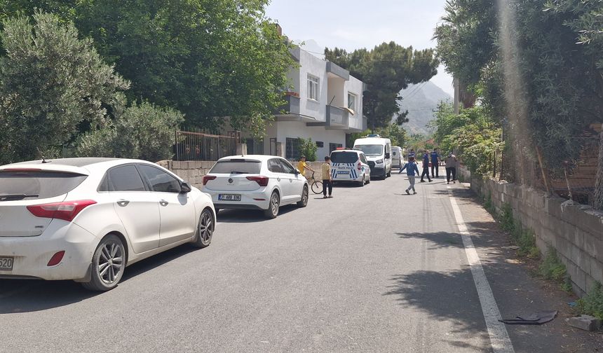 Bir Kişi Evinde Ölü Bulundu