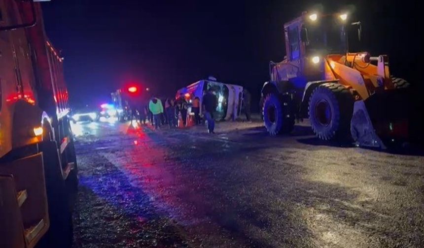 Kahramanmaraş'ta kontrolden çıkan minibüs devrildi: 1 ölü, 19 yaralı
