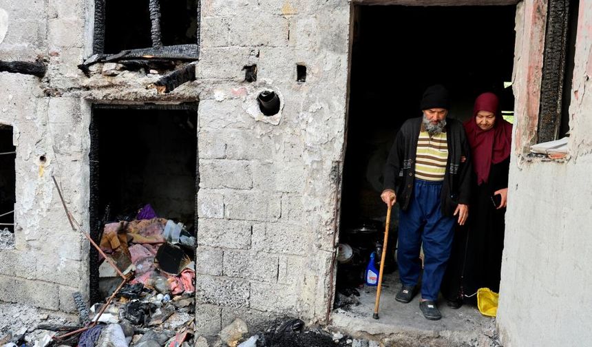 Evleri yangında küle dönen çift zor durumda kaldı