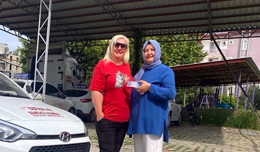 Azmiyle 56 Yaşında Ehliyet Aldı