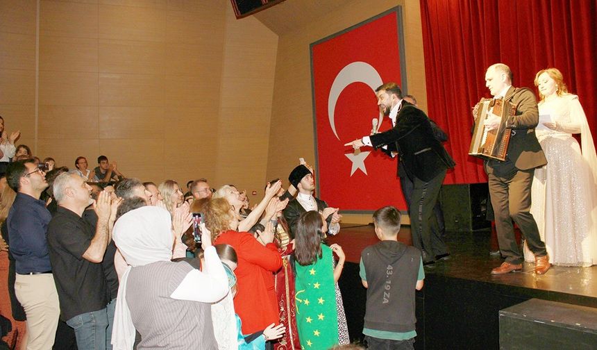 Çerkes Müziği Ve Dansı Rüzgarı Esti