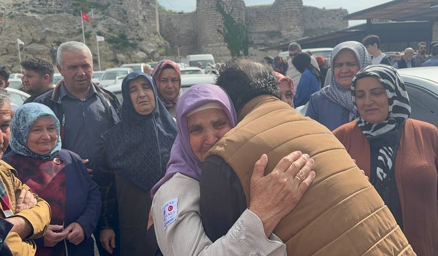 Hacı Adayları Gözyaşlarıyla Kutsal Topraklara Uğurlandı