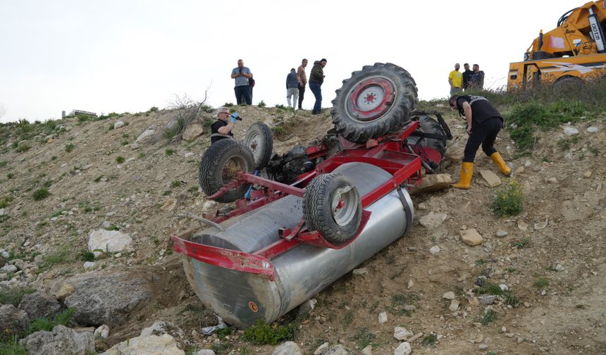 Traktör Şarampole Devrildi: 1 Kişi Öldü
