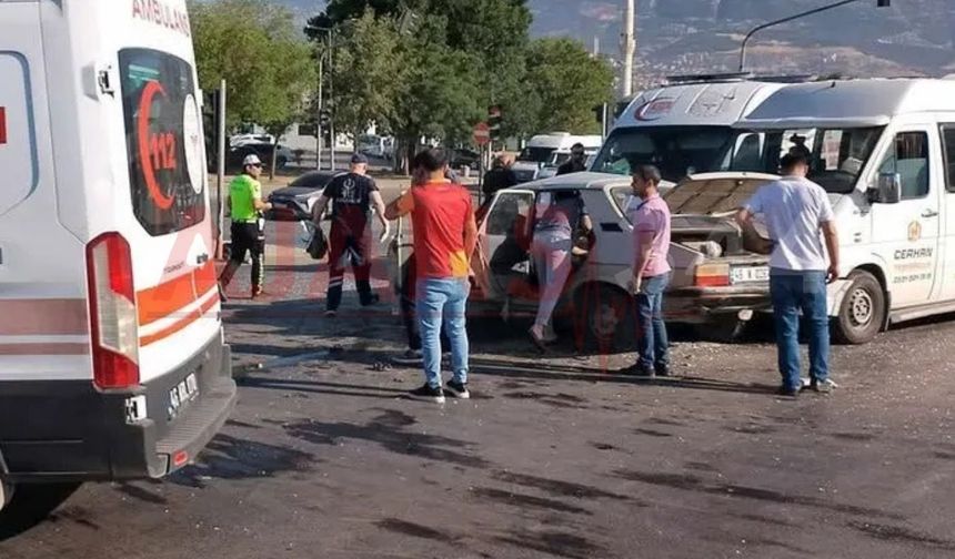 Kahramanmaraş’ta Trafik Kazası: Otomobil ile Minibüs Çarpıştı
