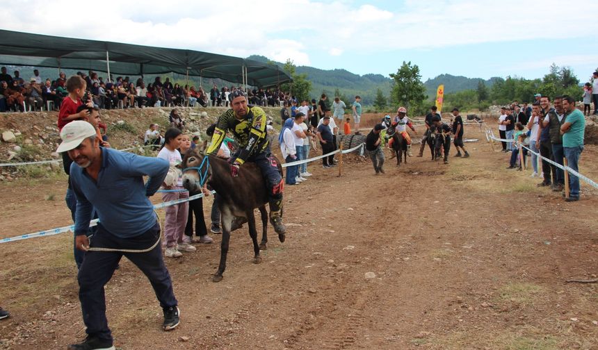 Motokros Yarışçısı Eşekle Sonuncu Oldu