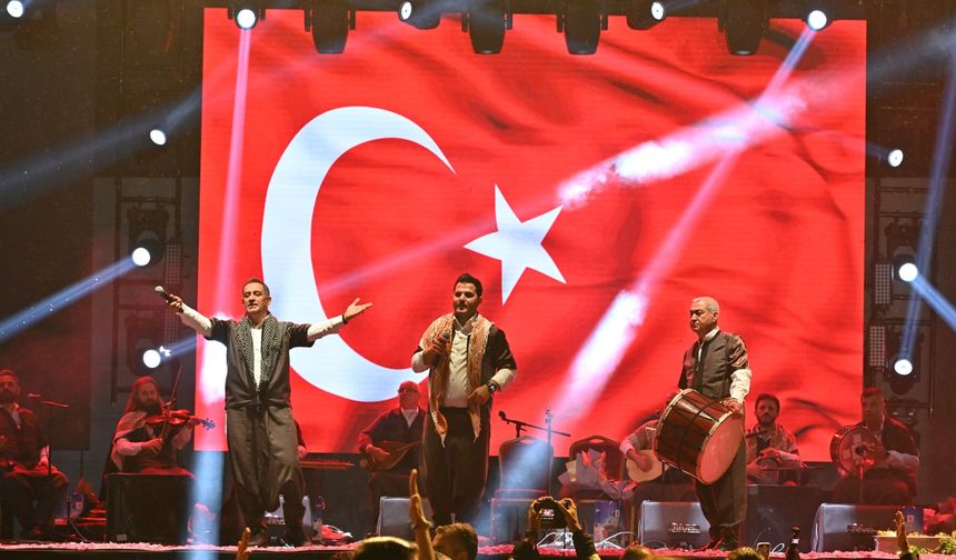 Siyah Gül ile Pembe Gül Buluştu