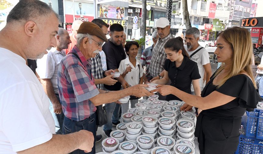 Birlik ve Bereketin Tadı: 20 Bin Kişiye Aşure İkramı