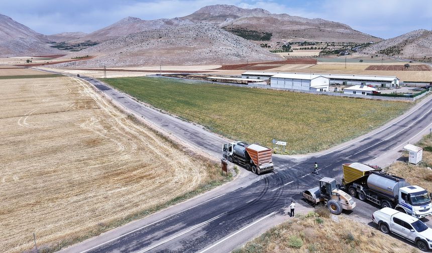 Kahramanmaraş'ın Elbistan Yolları Büyükşehir Belediyesince Yenileniyor