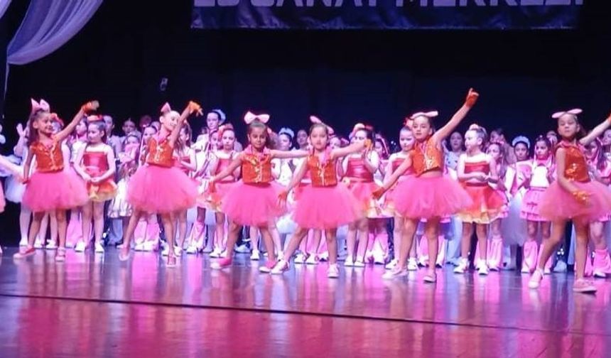 Minik Dansçılar Sahnede Göz Doldurdu