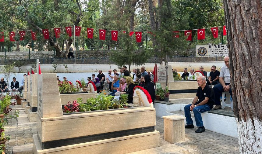 Şehitler İçin Kur’an Okundu, Karanfiller Bırakıldı