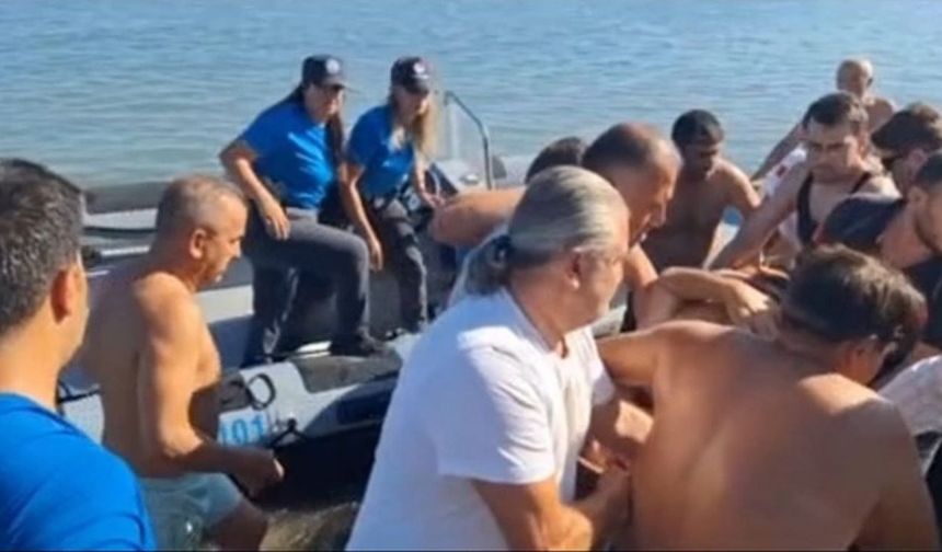Denizde Fenalaşan Vatandaş Polis Tarafından Kurtarıldı