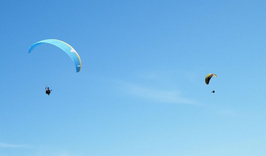 Kahramanmaraş’ta Yamaç Paraşütü Festivali Nefes Kesti