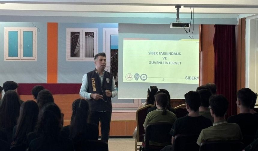 Öğrencilere Siber Güvenlik ve Dijital Bağımlılık Eğitimi Verildi