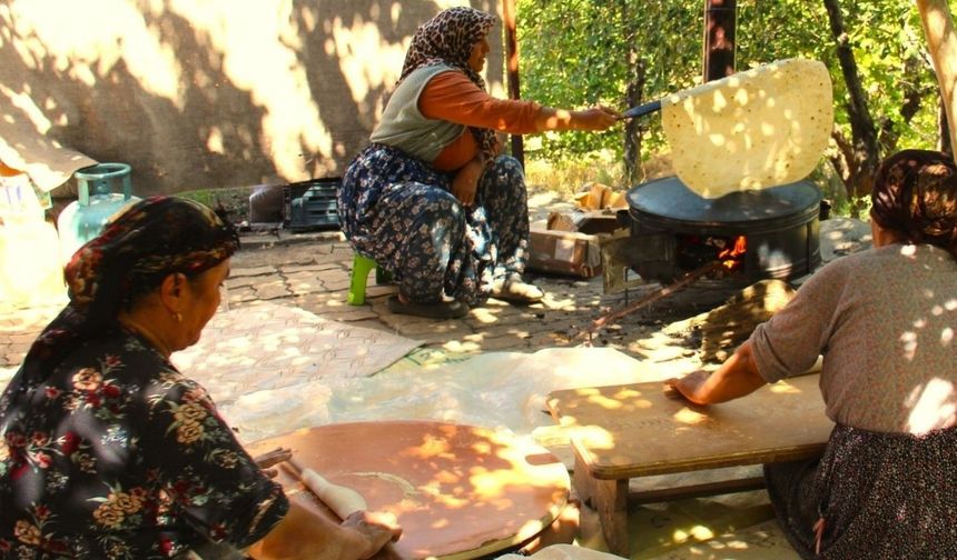 Kahramanmaraş’ta Kadınların Kış Hazırlığı Ekmekle Başladı