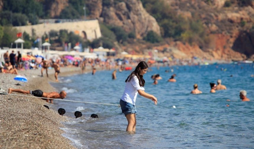 Kış Başlarken Sahillerde Yaz Manzarası
