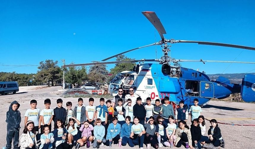 Miniklere Yangın Söndürme Helikopteri Tanıtıldı