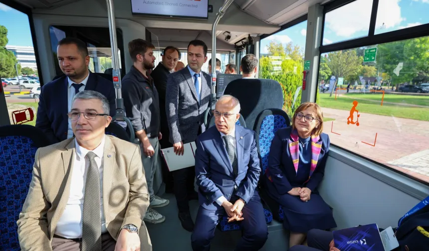 Türkiye'nin ilk 18 metrelik elektrikli otobüsü Gaziantep'te tanıtıldı