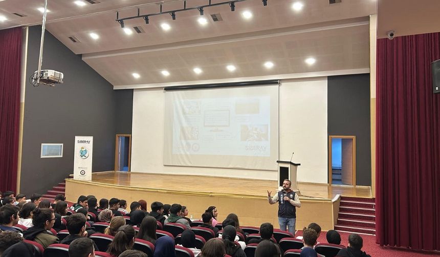 Adana’da liselilere dijital güvenlik semineri: Siber zorbalık ve teknoloji bağımlılığına dikkat