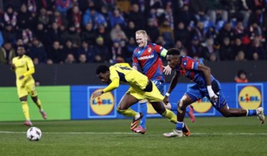 Fenerbahçe'den Hakem Tepkisi: Şortu Neredeyse Çıkardı!