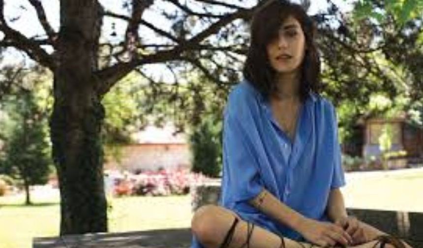 Hazal Kaya İmajını Değiştirdi Bakanlar Gözlerini Alamadı