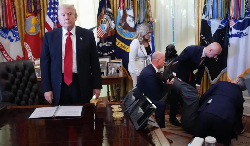 Trump'ın Basın Toplantısında Korkutan Anlar: Mehmet Öz İlk Müdahaleyi Yaptı