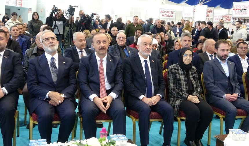 8. Isparta Kitap Fuarı “Kitaplar Gül Açıyor” temasıyla kapılarını açtı