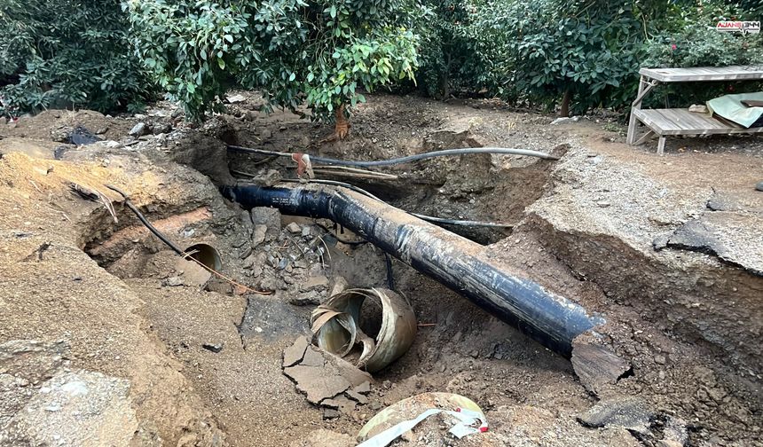 Alanya’da Sulama Borusu Patladı, Otomobil Portakal Bahçesine Sürüklendi