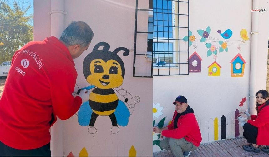 Kahramanmaraş'ta Bir Okulun Duvarı Çocukların Hayalleriyle Renklendi