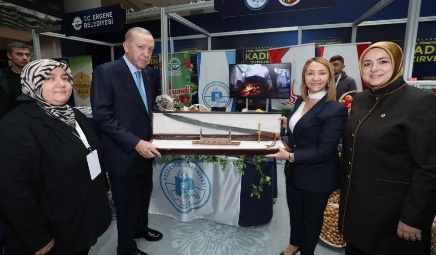 Cumhurbaşkanı Erdoğan'a Başkan Tekin'den özel hediye