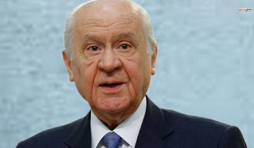 Devlet Bahçeli'den MYK Üyesine Klasik Otomobil Hediye