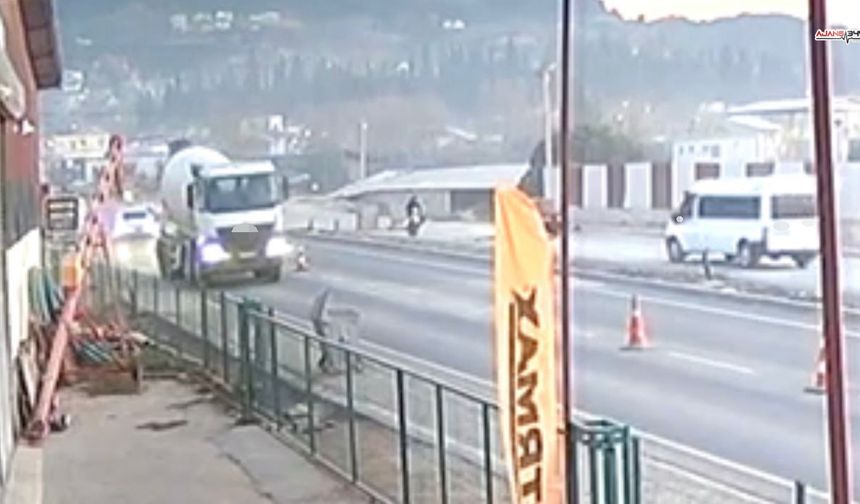 Osmaniye’de Motosiklet Minibüsün Altında Kaldı