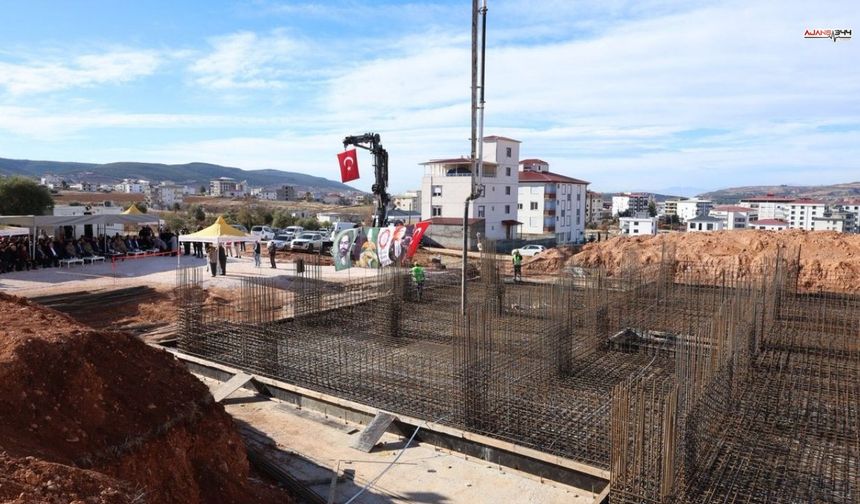 Kahramanmaraş'ta depremde yıkılan derneğin yeni binası için temel atıldı