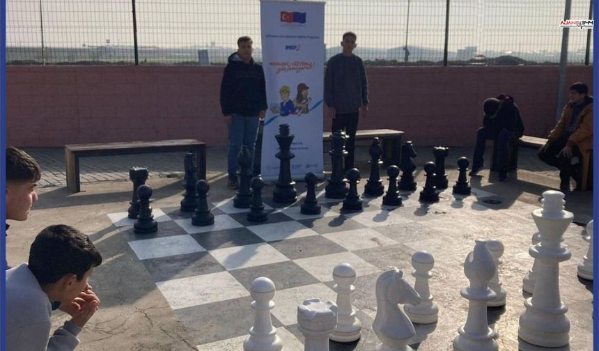 Kahramanmaraş'ta öğrenciler bir satranç turnuvasında buluştu