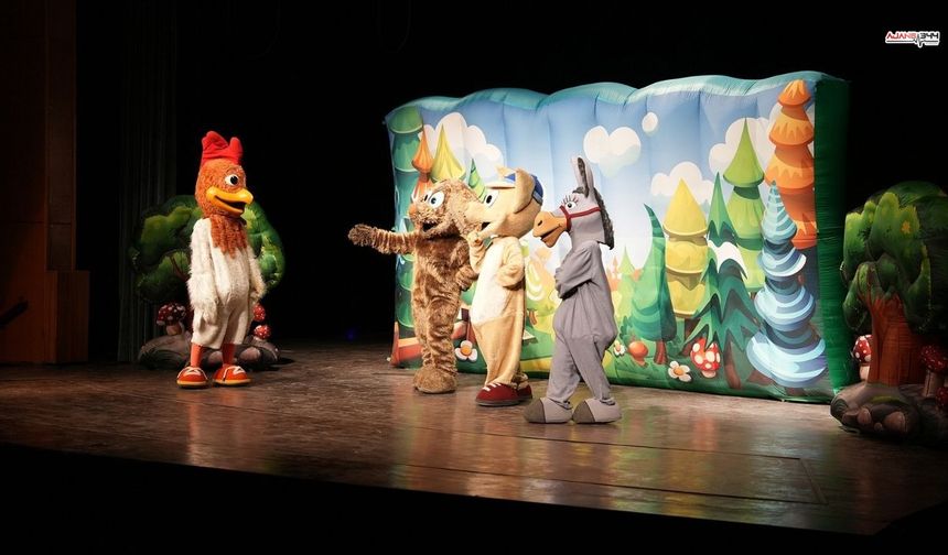 Kahramanmaraş'ta yarıyıl tatili tiyatroyla başladı: Bremen Mızıkacıları sahne aldı