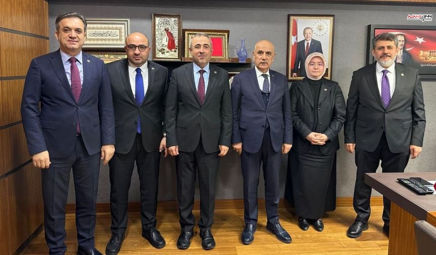 AK Partili milletvekilleri, partiye yeni katılan Karatutlu'yu ziyaret etti