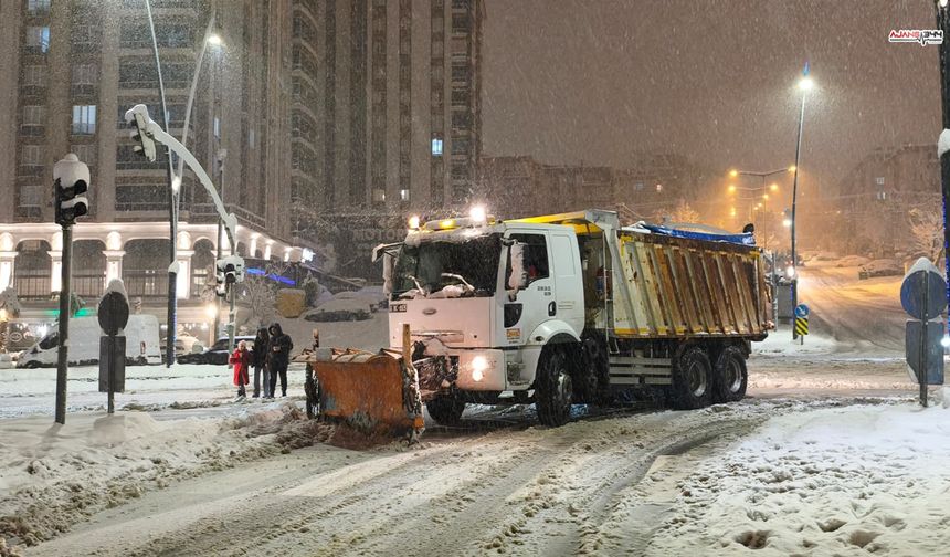 Kahramanmaraş’ta karla mücadelede tam kadro görev başındaydı