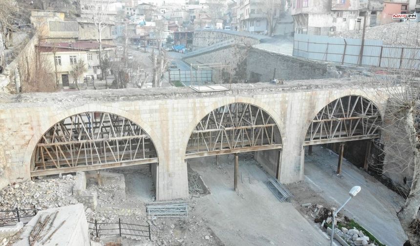 Kahramanmaraş'ta tarihi Kanlıdere Köprüsü restore ediliyor