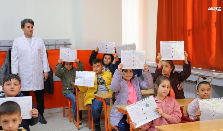 Kahramanmaraş'ta Haydar Aliyev İlkokulu'nda 400 öğrenci karne sevinci yaşadı