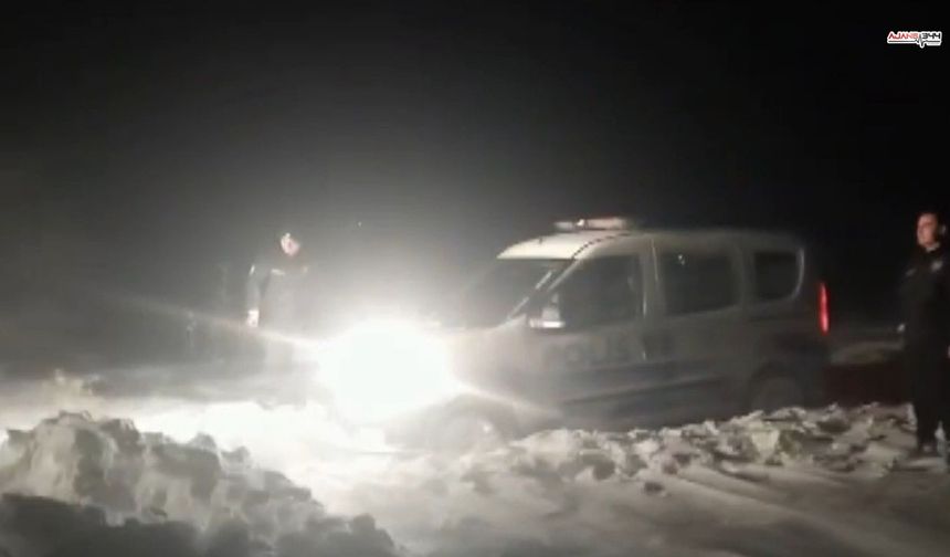 Kapanan Yolda Mahsur Kalan Polis Ekipleri İçin Belediyeden Hızlı Müdahale