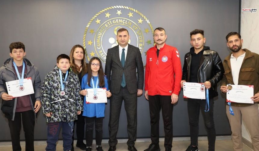 Wushu Şampiyonları İl Müdürü Özdemir’i Ziyaret Etti