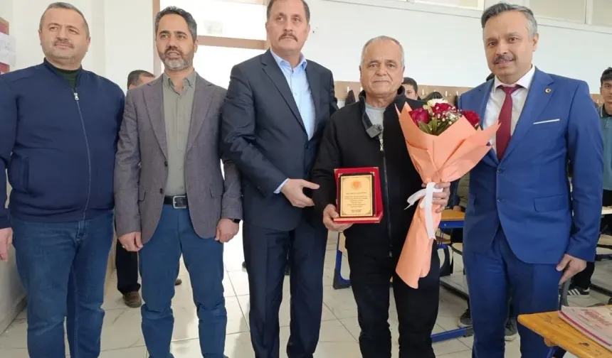 Kahramanmaraş'ta 40 Yıllık Öğretmene Duygusal Veda