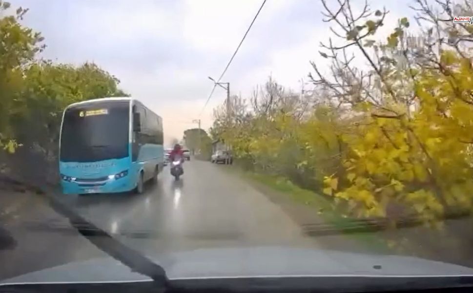 Kahramanmaraş'ta Otobüs Sollayan Motosiklet Yürekleri Ağza Getirdi