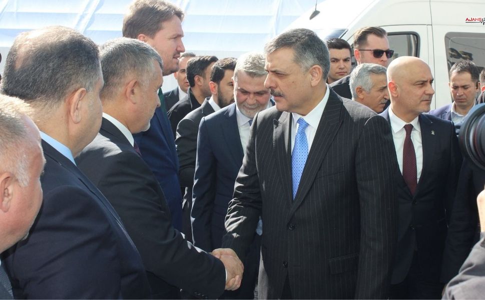 Bakan Mustafa Çiftçi Büyükşehir Belediyesini Ziyaret Etti