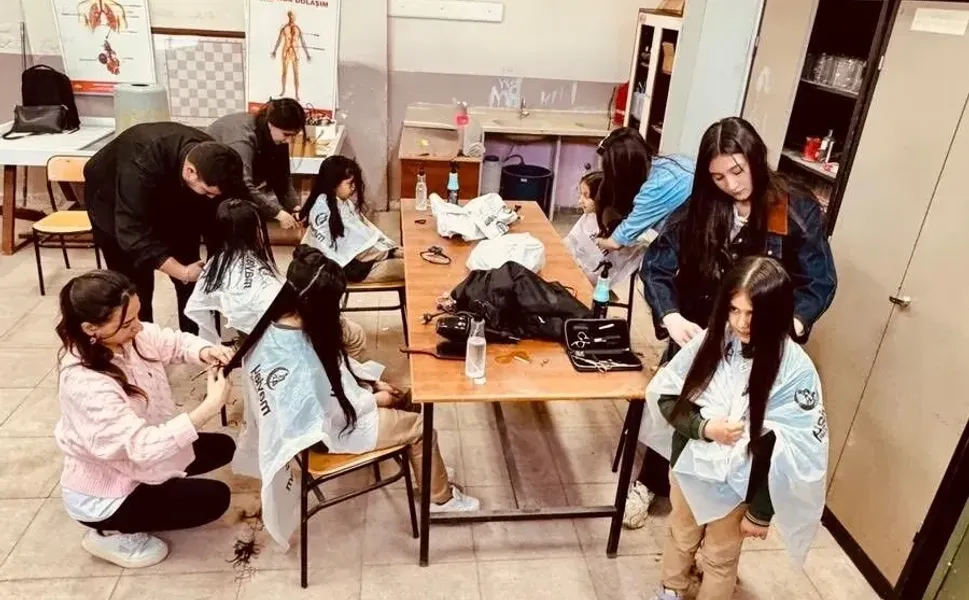 Depremin Merkezinde Ramazan'da Çocuklara Kuaförlük ve Hijyen Desteği