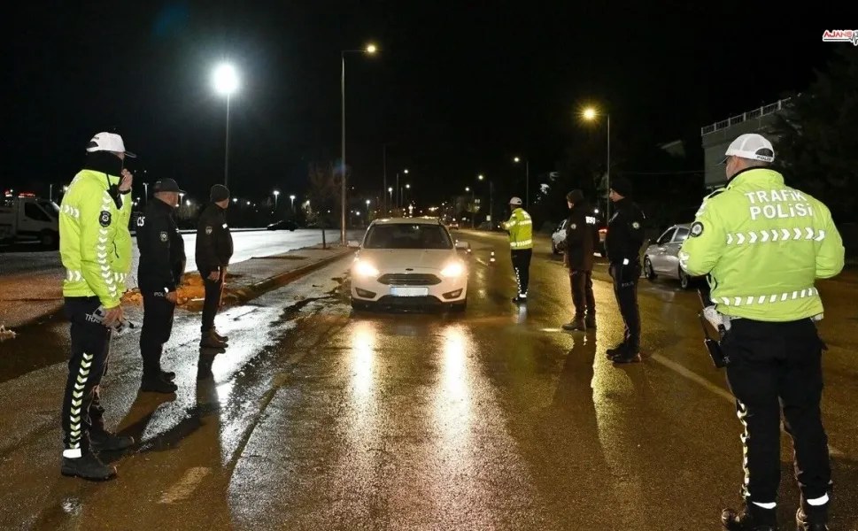 Aranan Şahıslar Emniyetin Sorgusuna Takıldı; 84 Gözaltı