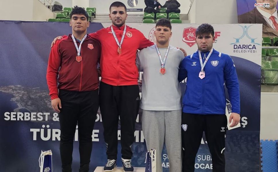 Kahramanmaraşlı güreşçiler Türkiye Şampiyonası’nda kürsüye çıktı